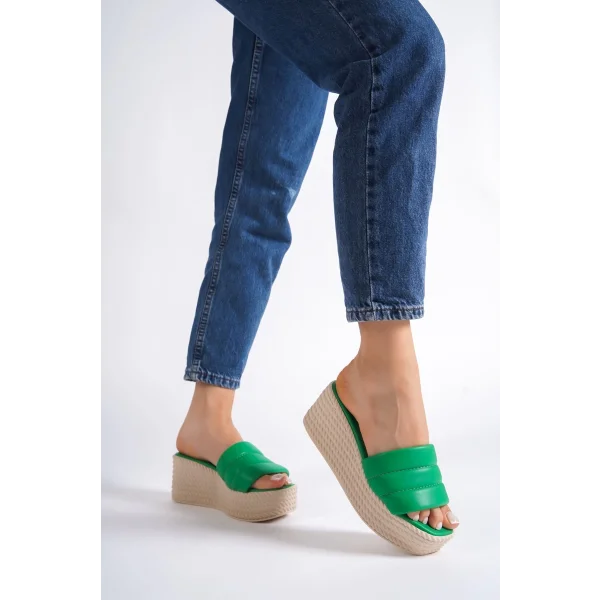REINA Dolgu Topuklu Ortopedik Taban Hasır Görünümlü Kadın Terlik CKT - Yeşil