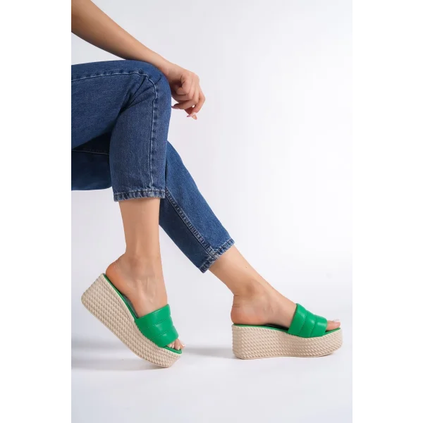 REINA Dolgu Topuklu Ortopedik Taban Hasır Görünümlü Kadın Terlik CKT - Yeşil