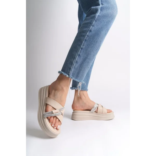 RUBY Düz Topuklu Taşlı Çapraz Şeritli Kalın ve Ortopedik Taban Kadın Terlik  CKT - Krem