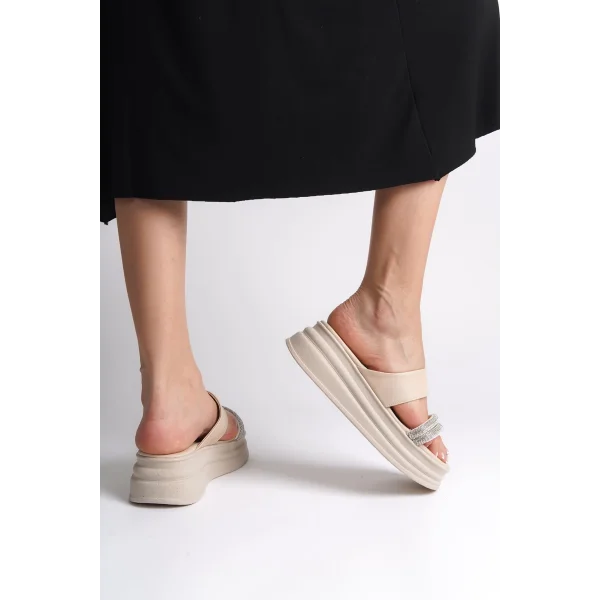 SARAH Düz Topuklu Taşlı Şeritli Kalın ve Ortopedik Taban Kadın Terlik  CKT - Krem