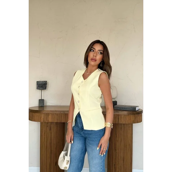 Sarı Belden Oturtma Detaylı Düğmeli Yelek