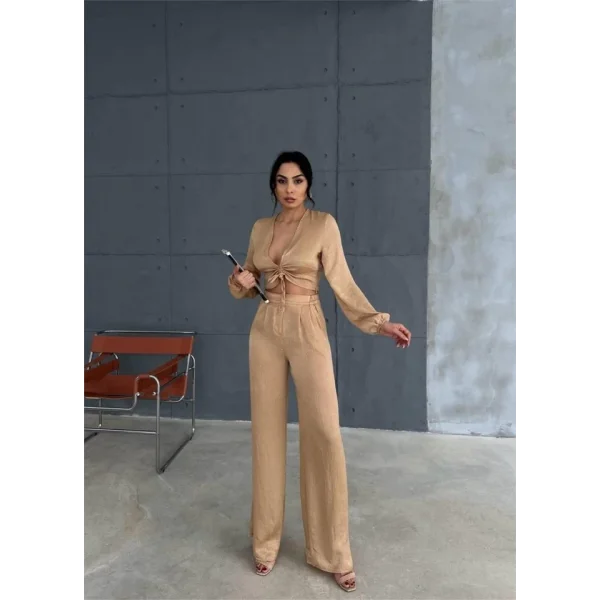 SATEN BÜZGÜ DETAYLI CROP BLUZ-PANTOLON TAKIM - Bej