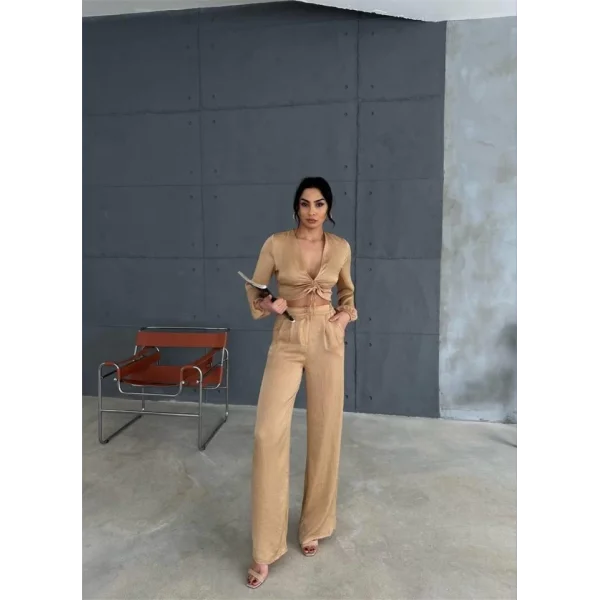 SATEN BÜZGÜ DETAYLI CROP BLUZ-PANTOLON TAKIM - Bej