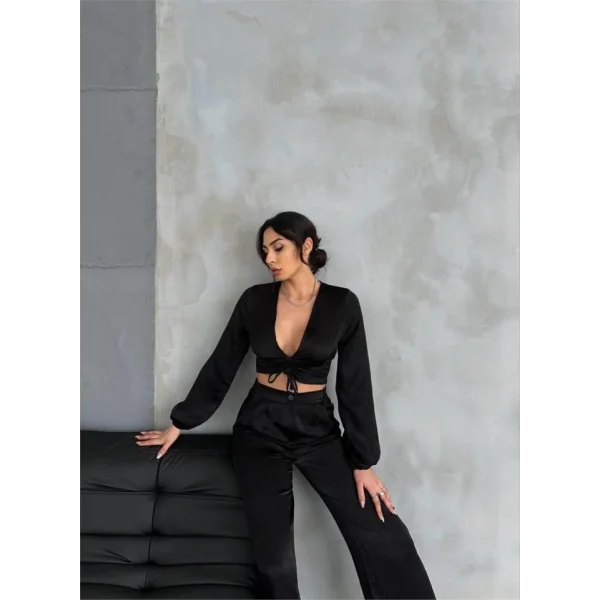 SATEN BÜZGÜ DETAYLI CROP BLUZ-PANTOLON TAKIM - Siyah