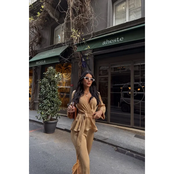 SATEN KRUVAZE BAĞLAMALI BLUZ- PANTOLON TAKIM - Bej