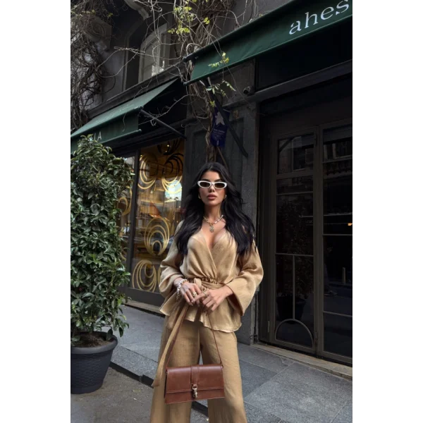 SATEN KRUVAZE BAĞLAMALI BLUZ- PANTOLON TAKIM - Bej