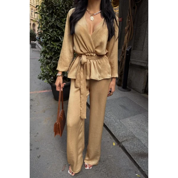 SATEN KRUVAZE BAĞLAMALI BLUZ- PANTOLON TAKIM - Bej