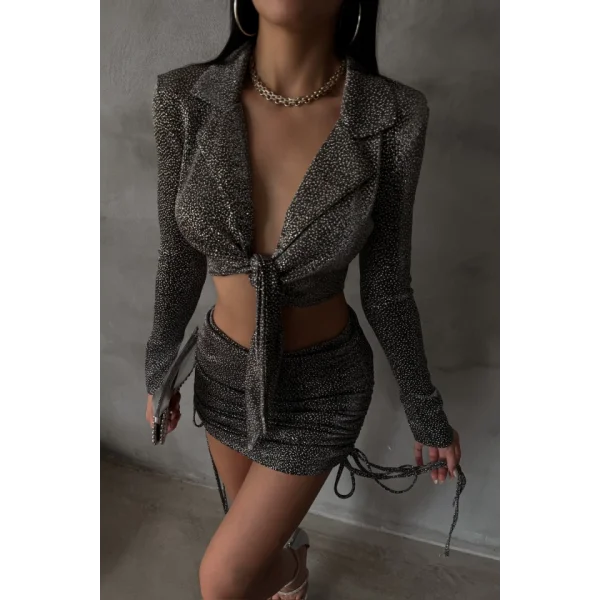 SİMLİ KUMAŞ BAĞLAMA DETAYLI CROP BLUZ -  KISA BÜZGÜ DETAYLI ETEK - Gri