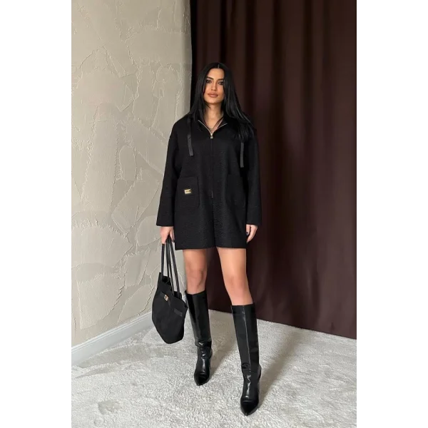 Siyah Armalı Kapşonlu Peluş Ceket