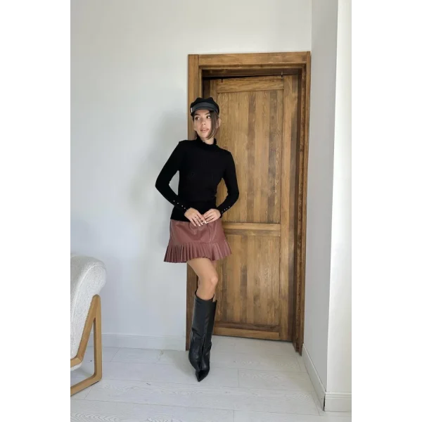 Siyah Boğazlı Ve Örgülü Triko Kazak