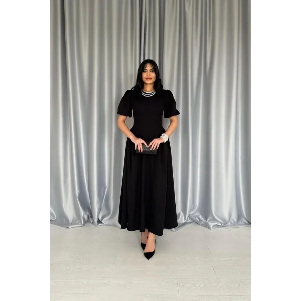 Siyah Etek Yanları Büzgülü Balon Kollu Elbise
