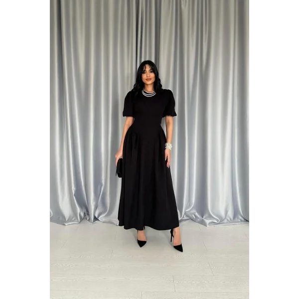 Siyah Etek Yanları Büzgülü Balon Kollu Elbise