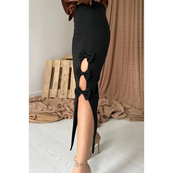 Siyah Fiyonk Detaylı Etek