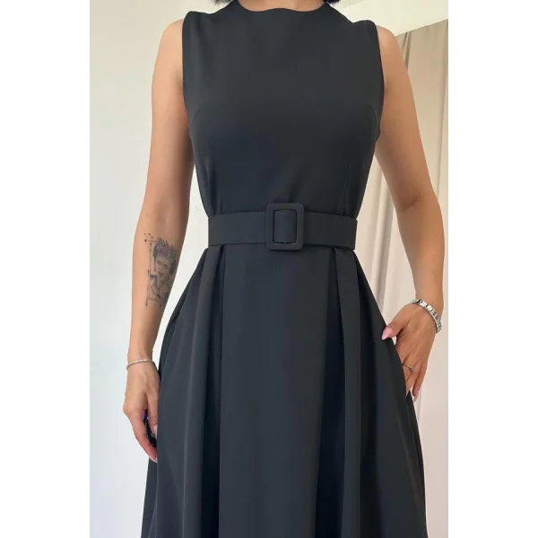 Siyah Halter Yaka Kloş Elbise