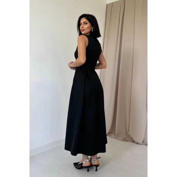 Siyah Halter Yaka Kloş Elbise