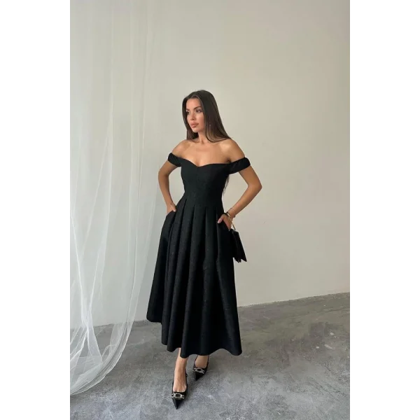 Siyah Jakarlı Elbise