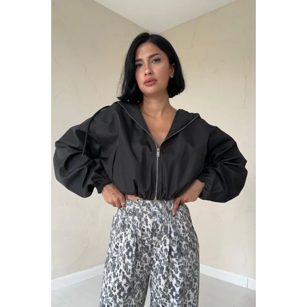 Siyah Kısa Fermuarlı Bomber Ceket