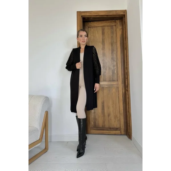 Siyah Kolları Örgülü Triko Hırka