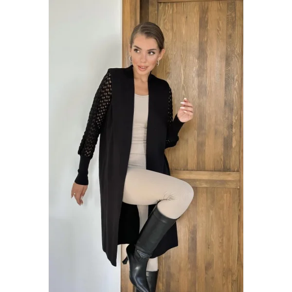 Siyah Kolları Örgülü Triko Hırka