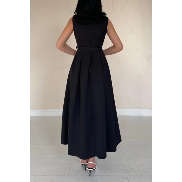 Siyah Önü Britli Pileli Elbise