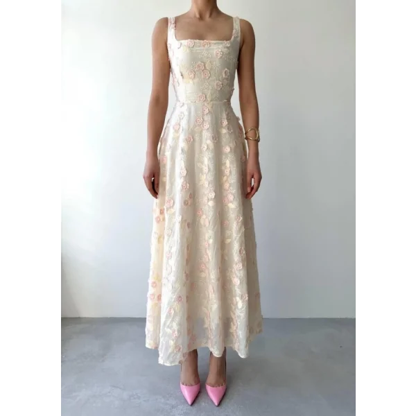 Tufe Çiçek Detaylı Elbise