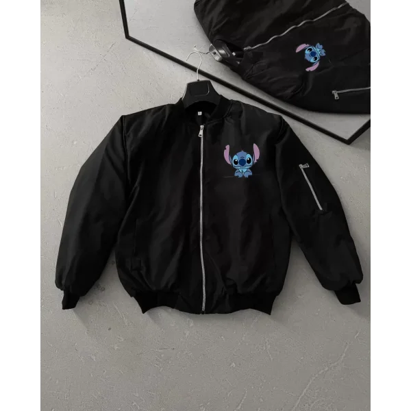 Unisex Siyah Bomber Ceket – Fermuarlı, Cepli, Kapitone Astarlı, Sevimli Stitch Baskılı Günlük Rahat Mont - Siyah