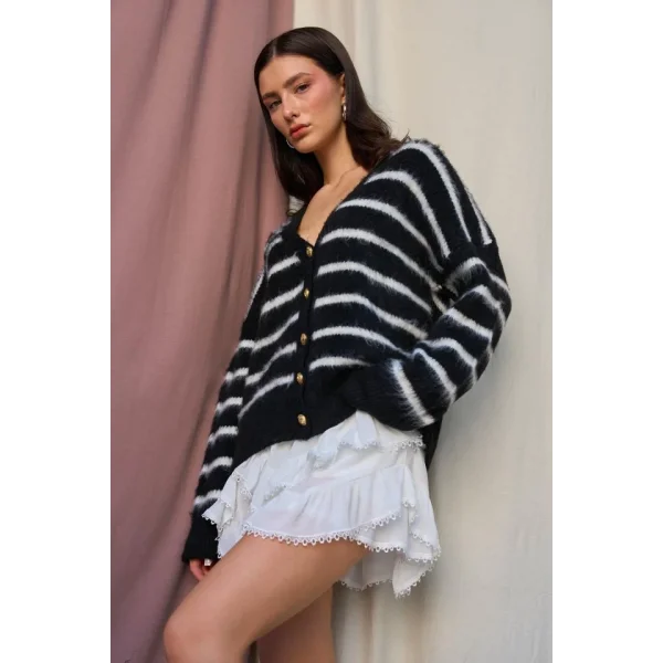 V Yaka Çizgili Hırka  SiyahKemik