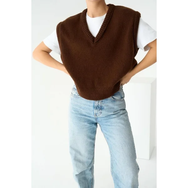 V Yaka Düz Süveter - Acı Kahve