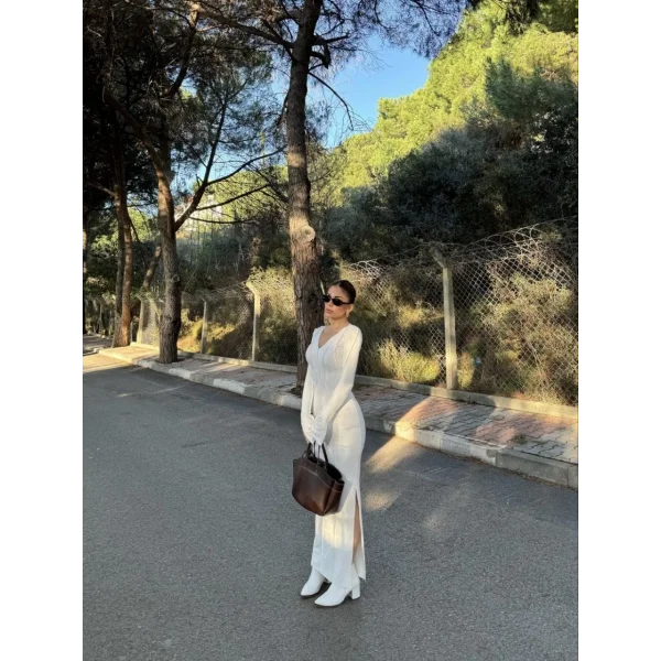 V Yaka Karoyaka Dikişli Yırtmaçlı Uzun Elbise - Beyaz