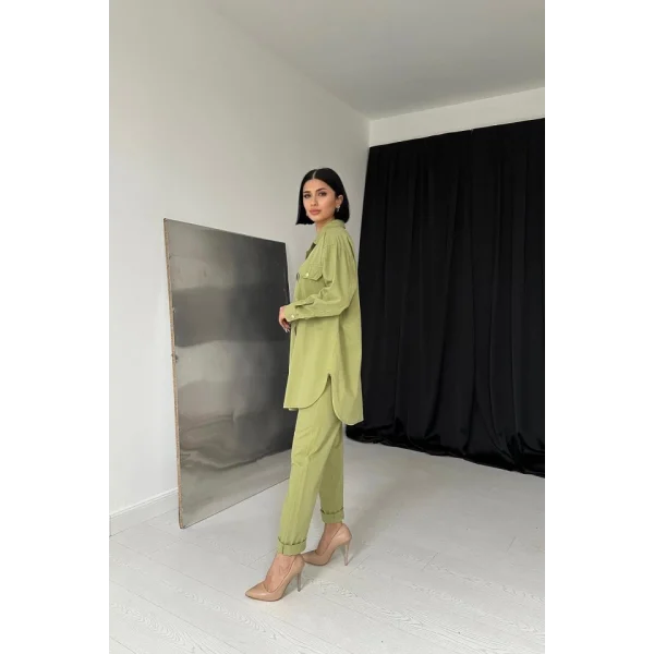 Yeşil Gömlek Ve Çıtçıtlı Pantolon Takım