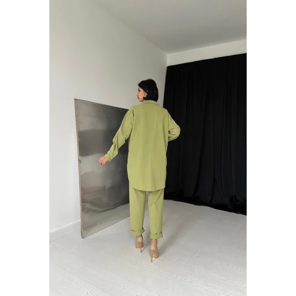 Yeşil Gömlek Ve Çıtçıtlı Pantolon Takım