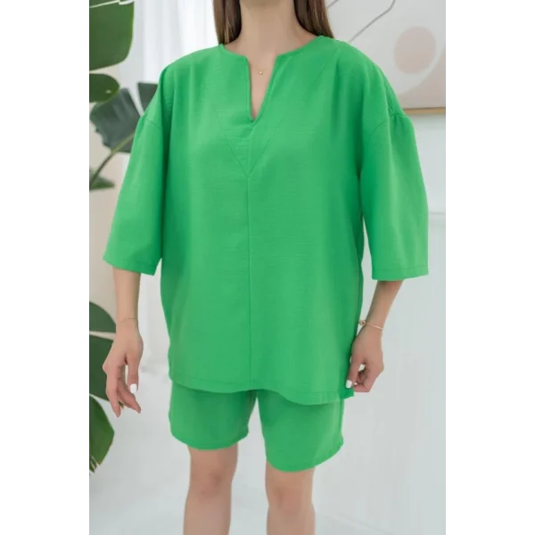 Yeşil Şort Ve Üst Takım