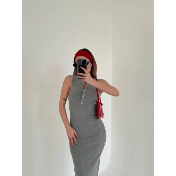 Yırtmaç Detaylı Kolsuz Düğmeli Yıkamalı Uzun Elbise  Gri