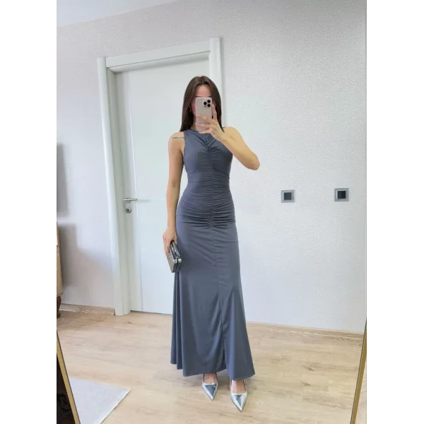 Yırtmaç Detaylı Sırtlı Kapalı Yandan Derin Yırtmaç Detaylı Kolsuz Elbise - Füme