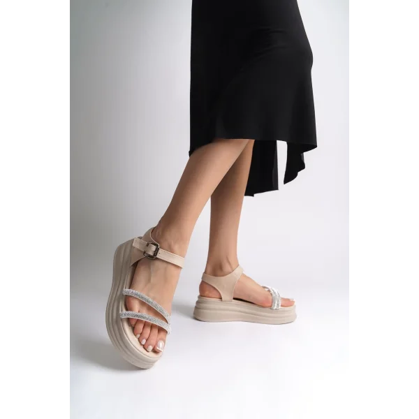ZLOHE Kalın Tokalı Taşlı Şeritli Ortopedik Taban Kadın Sandalet  CKT - Krem