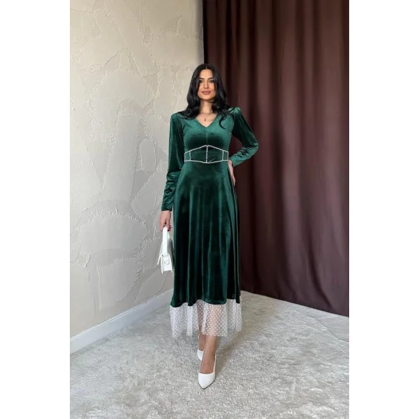 Zümrüt İnci Aksesuarlı Kadife Elbise
