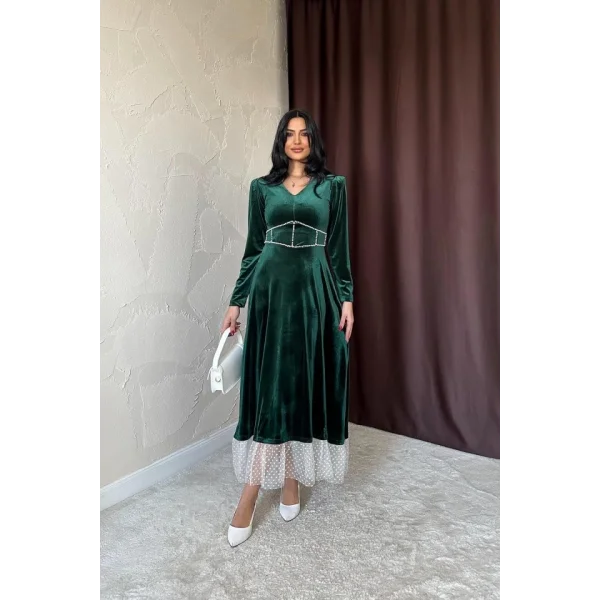 Zümrüt İnci Aksesuarlı Kadife Elbise