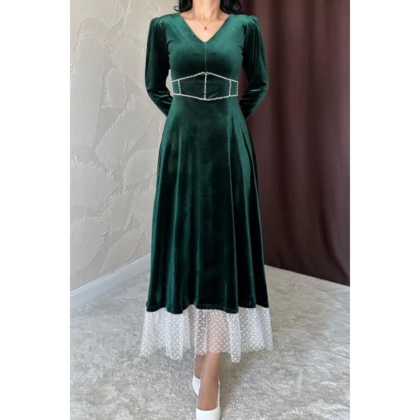 Zümrüt İnci Aksesuarlı Kadife Elbise