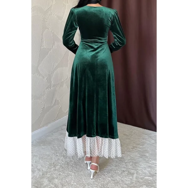 Zümrüt İnci Aksesuarlı Kadife Elbise