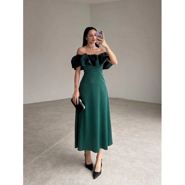 Zümrüt Omuz Büzgülü Saten Elbise