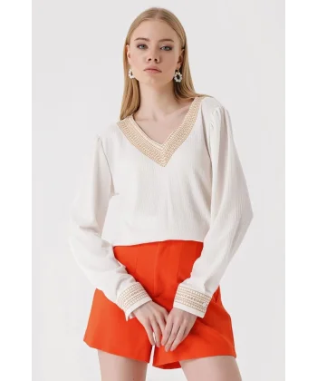 0466 Nakışlı V Yaka Örme Bluz  Beyaz