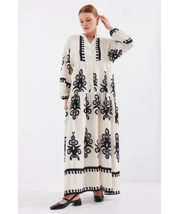 2423 Otantik Desenli Tesettür Elbise - M. Krem