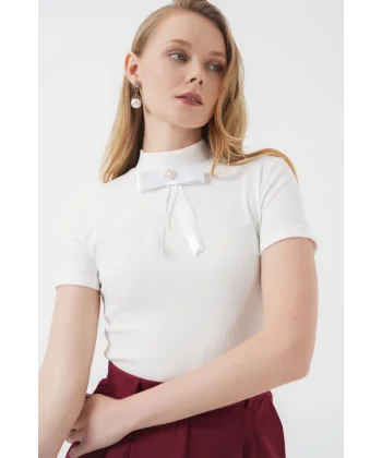 926 Yaka Detaylı Kısa Kol Bluz  Beyaz