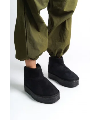 AMELIA Bağcıksız Düz ve Kalın Taban İçi Kürklü Kısa Süet Kadın Bot  SST - Siyah