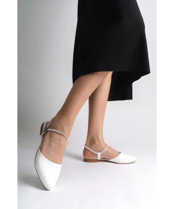 ARIANA Lastikli Ortopedik Rahat Taban Bilekten Taş Detaylı Kadın Babet Ayakkabı  CKT - Beyaz