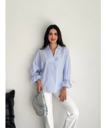 Arkası Asimetrik Yırtmaç Kesim Detaylı Cizgili Bluz Gömlek - Mavi