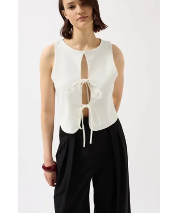 Bağcık Detay Dekolte Bluz