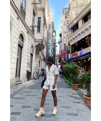 Bej Ceket Ve Şort Takım