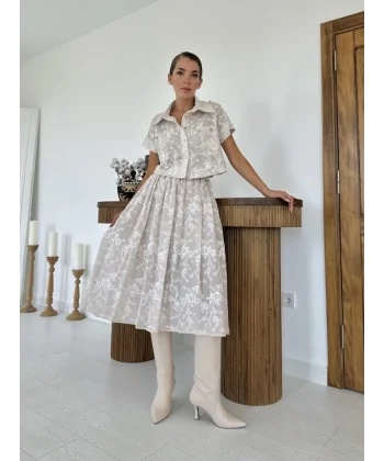 Bej Gömlek Ve Etek Takım