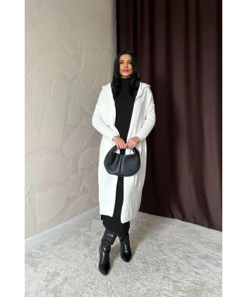 Beyaz Arkası Yazılı Hırka